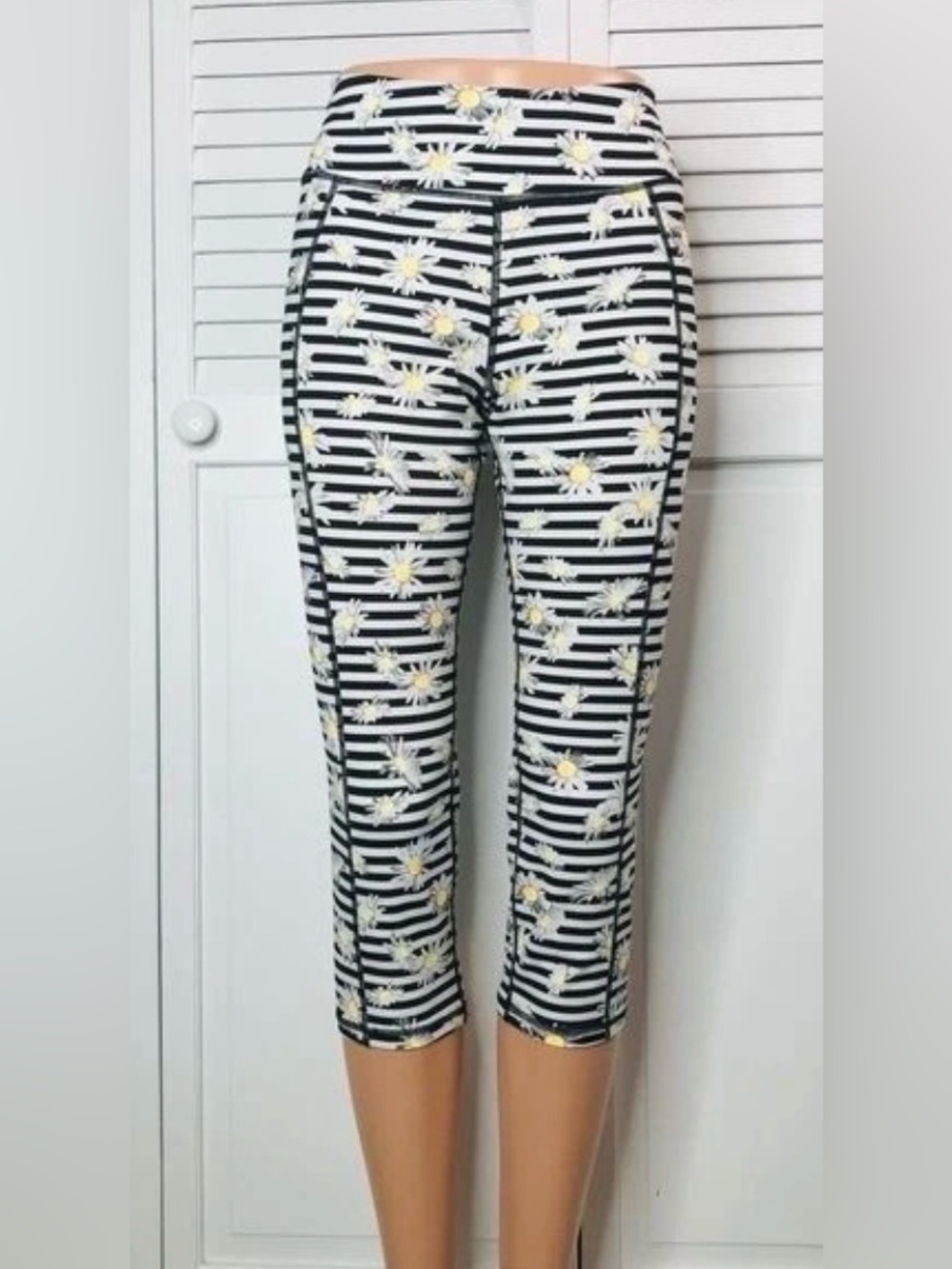 Betsey Johnson Daisy‎ Stripe Leggings - Black & White - Large